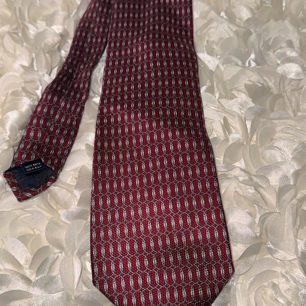 Red and White Geometric Pattern Tie